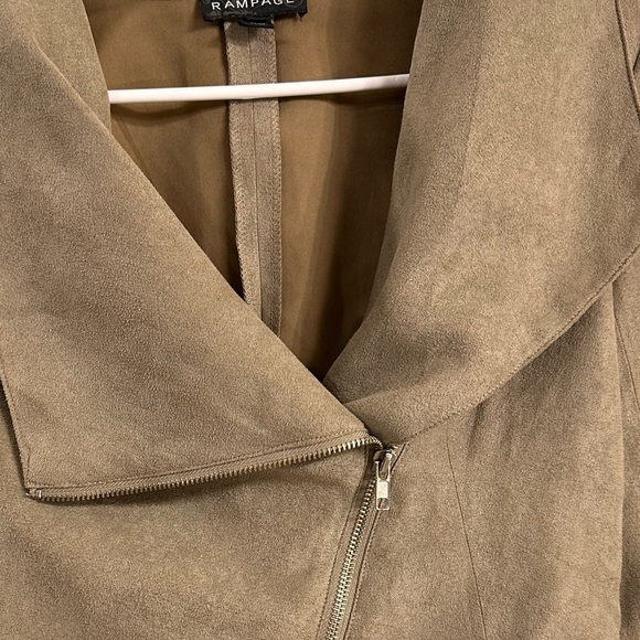 Rampage: Brown Faux Suede Asymmetrical Zipper Moto Jacket. Size S - Picture 3 of 7